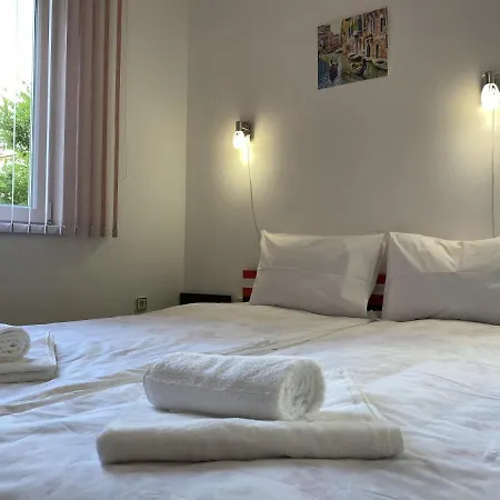 Sea Garden One Bed *